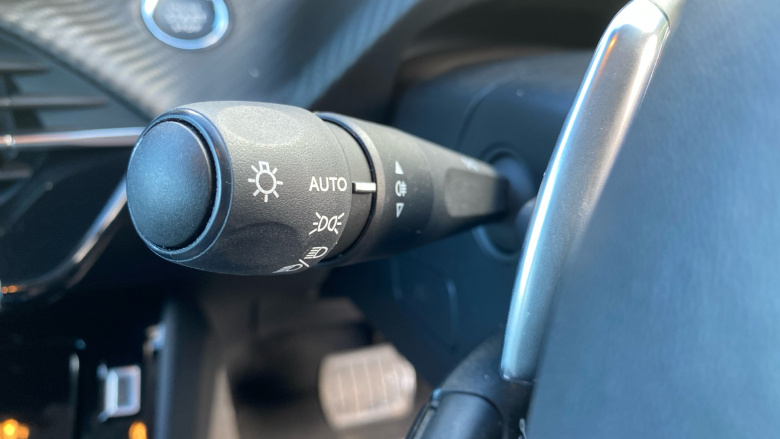 Peugeot 208 1.2 Hybrid 100 Allure 5dr e-DSC6 Petrol Hatchback